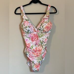Lauren Ralph Lauren
Summer Floral Print Swimsuit‎